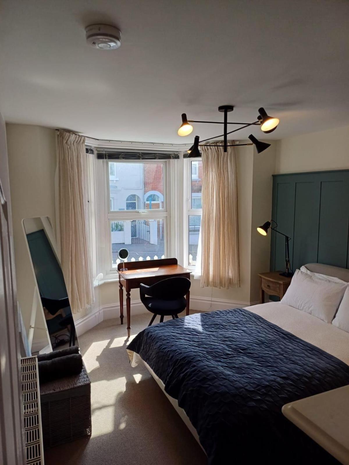Stylish 1 Bedroom Flat In Heart Of Cowes Каус Екстер'єр фото